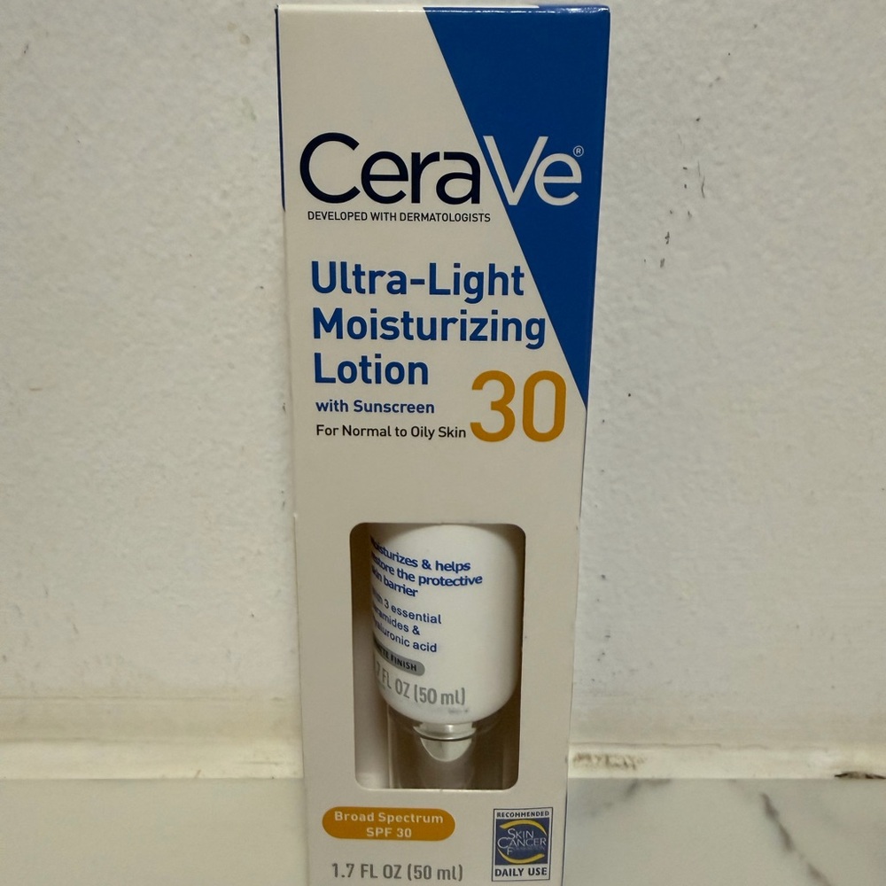 Cerave Ultra-Light Moisturizing Lotion SPF 30